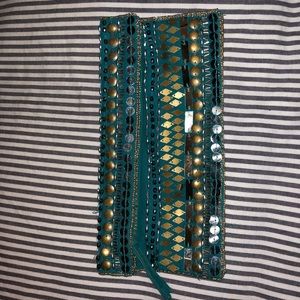 Beaded wristlet